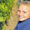 Verliebt in die Trauben: die junge Winzerin Julia Dürr.