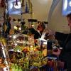 Schön und qualitativ hochwertig: Beim Ostermarkt im Barockschloss boten die Aussteller unterschiedlichste Waren an. Das Spektrum reichte von saisonbedingten Frühlings- und Osterdekorationen über floristische Artikel, Schmuck und Textilien bis hin zu süßen Verführungen und kulinarischen Köstlichkeiten.