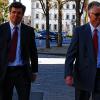 Schwerer Gang: Bernd Welzel (rechts), Sprecher der Fehrer-Geschäftsleitung, und Restrukturierungsmanager Tom Graf, eilen ins Rathaus.