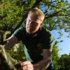 Jeden Tag fünf Minuten fürs Gießen - und ab und zu ganze Nachmittage für Schneiden und Pflegen: Matthias Hübner zieht und gestaltet seit über 20 Jahren Bonsai-Bäume. Jeden Tag fünf Minuten fürs Gießen - und ab und zu ganze Nachmittage für Schneiden und Pflegen: Matthias Hübner zieht und gestaltet seit über 20 Jahren Bonsai-Bäume.