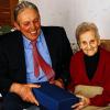 Bürgermeister Winfried Strobel gratulierte der Riedener Ehrenbürgerin Franziska Schenk zum 95. Geburtstag.
