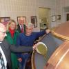 Der Gemündener Bürgermeister Jürgen Lippert durfte im Sudhaus von Thüngen wieder letzte Hand anlegen an das künftige Festbier für das kommende Kirchweih- und Heimatfest.