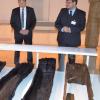 Informativ: Dr. Mathias Will, Mitarbeiter der Archäologischen Staatssammlung München (rechts), erläutert die Ausstellung im zweiten Obergeschoss der Schranne. Interessierter Zuhörer war Bürgermeister Thomas Helbling. Informativ: Dr. Mathias Will, Mitarbeiter der Archäologischen Staatssammlung München (rechts), erläutert die Ausstellung im zweiten Obergeschoss der Schranne. Interessierter Zuhörer war Bürgermeister Thomas Helbling.