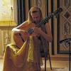 Musik aus Goethes Frankfurter Zeit, dazu Briefauszüge, Tagebucheintragungen und zeitgeschichtliche Hintergrundinformationen, all dies trug die Frankfurter Gitarristin Heike Matthiesen im stimmungsvollen Schönbornsaal des Zeilitzheimer Schlosses vor.