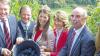 Nicht nur sie freuen sich auf einen guten Tropfen 2012: Landwirtschaftsminister Helmut Brunner, Bezirkstagspräsident Erwin Dotzel, Frankens Weinkönigin Melanie Dietrich, Europa-Abgeordnete Anja Weisgerber, Weinbaupräsident Artur Steinmann und die Retzstadter Weinprinzessin Carmen Keupp (von links).