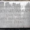 Stimmt nicht! Richard Wagner wohnte eben nicht in der Kapuzinerstraße 7 in Würzburg.
