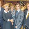 Per Handschlag: Chefwechsel im Augustinum. Unser Bild zeigt von links: Peter Vahl vom Stiftsbeirat, Beatrix Sauer, Kathi Petersen, Marcus Reuter und Markus Rückert.