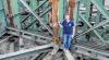 120 Tonnen Stahl: Holger Metzger will die rostigen Kolosse der alten Segnitzer Mainbrücke, die schon vor Jahren abgebaut wurde, auf einem Areal im Ochsenfurter Gau zwischen Sonderhofen und Bolzhausen wieder aufstellen und sie als Freifläche für ein Restaurant nutzen.