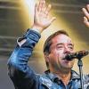 Hände hoch: Jan Josef Liefers beim Hafensommer.