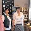 Hell und freundlich: Über den neuen Klosterladen auf dem Kreuzberg freuen sich (von links) Mitarbeiterin Susanne Lochner, Margitta Seuffert und Angelika Somaruga.