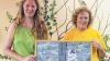 Stolz: Brigitte Benkert präsentiert ein Bild ihrer zwei Lieblingshunde „Mira“ und „Lady“, das Alexandra Laske (links) gemalt hat.