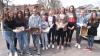Ein Berg von Kippen: Die Schülerinnen und Schüler der 7c der Dr.-Karl-Grünewald-Realschule nahmen sich am Umwelttag der Schule vor allem den Parkplatz vor.