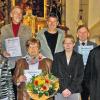 Treu im Einsatz: Mit einem Gottesdienst und einem Empfang würdigte die Pfarrei Reupelsdorf langjähriges Engagement. Unser Bild zeigt (von links) Ilse Brückner (Vorsitzende Kirchenverwaltung), Lothar Stöcklein (25 Jahre Wortgottesdienstleiter), Maria Knaub (30 Jahre Besuchskreis), Frank Hufnagel, Melanie Gast, Bruno Botschka (25 Jahre Wortgottesdienstleiter) und Pfarrer Pater Matthäus Sandrock.
