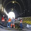 Licht am Ende des Tunnels: Der 525 Meter lange Tunnel Hirschberg ist bereits durchbrochen und wird nun von innen ausgebaut. Er ist einer von vier Tunnelbauwerken, die zur Umfahrung des zukünftig stillgelegten Schwarzkopftunnels auf der Zugstrecke zwischen Hanau und Würzburg gebaut werden.