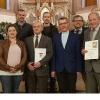 Neue und alte Kirchenverwaltung: (hinten von links) Benjamin Breuer, Marco Sauer, Roland Sternisko, (vorne von links) Günter Laudenbacher, Marie Ulsamer, Albrecht Roos, Pfarrer Jerzy Jelonek, Alfred Sauer. Es fehlen: Adolf Wiesner und Peter Schargut