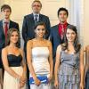 Einser-Schüler: Die sieben Besten stellten sich mit Schulleiter Andreas Elsässer auf. Das sind (von links) Lisa-Marie Ebner, Laura Alberth, Nancy Shamun, Yvonne Schubert, Rosalie Ziegler, dahinter Benedikt Will, Schulleiter Andreas Elsässer und Patrick Heinrich.