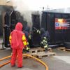 Der Brandcontainer auf dem Rübenhof der Zuckerfabrik diente den Feuerwehrleuten zu Übungszwecken.