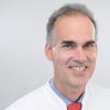Prof. Dr. Martin Fassnacht, ist Leiter des Schwerpunktes Endokrinologie und Diabetologie am Universitätsklinikum Würzburg und Spezialist für das Nebennierenkarzinom. Prof. Dr. Martin Fassnacht, ist Leiter des Schwerpunktes Endokrinologie und Diabetologie am Universitätsklinikum Würzburg und Spezialist für das Nebennierenkarzinom.