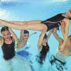 Premiere: Das junge Schwimmteam des VfL lässt Hanna Finger nach ihrer ersten Teilnahme an einer unterfränkischen Meisterschaft hochleben (von links): Laura Schmitkel, Henrik Perrmann, Fabien Hofmann und Sebastian Rasch.
