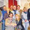 (kri)   Die Städtepartnerschaft zwischen Giebelstadt und der in Venetien/Italien gelegenen Kommune Pianiga feierte 2014 zehnjähriges Bestehen. Die Freundschaft beider Gemeinden besteht nicht nur auf dem Papier, sondern wird auch gelebt, heißt es in einer Pressemitteilung. So findet jährlich ein Schüleraustausch zwischen beiden Schulen statt, die Motorradgruppen beider Nationen treffen sich mehrmals im Jahr zu Fahrten und im Wechsel wird im Juli in den Partnerstädten ein großes Fest gefeiert. Die Giebelstädter haben zu der Feier Schnitzel und Bier im Gepäck nach Pianiga und die Italiener bewirten ihre deutschen Gäste, wenn sie nach Unterfranken kommen, mit Pasta und Wein. Dahinter steht der Verein V-I-B-U-S (Verein für internationale Begegnungen und Städtepartnerschaften Giebelstadt), bei dem Neuwahlen anstanden. In ihrem Amt wurden bestätigt Roswitha Wagner-Busch (Vorsitzende), Mario Bitzek (stellvertretender Vorsitzender), Albin Geißendörfer (3. Vorsitzender), Annette Barreca (Schriftführerin), Hermann Eidel (stellvertretender Schriftführer), Gisela Gerth (Schatzmeisterin) und die beiden Kassenprüfer Armin Kolb und Ulrich Pabst. Michael Neige übernimmt weiterhin den Beirat für Sport und Wilfried Kappe den Beirat für Gastronomie. Neu gewählt wurden Heike Merz als Beirätin für Schule und Albrecht Busch als Beirat für Musik. Im Bild (stehend, von links) Wilfried Kappe, Mario Bitzek, Annette Barreca, Michael Neige, Albin Geißendörfer, Albrecht Busch, Gisela Gerth und Bürgermeister Helmut Krämer; vorne sitzend: Gian-Luca Volpe (Vorsitzender Partnerschaftsverein Pianiga) und Roswitha Wagner-Busch.