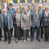 Vogelschuss ist eröffnet: Bei der traditionellen Eröffnung des Vogelschusses wurden zahlreiche Schützen geehrt. Im Bild (hinten von links) Rüdiger Köhler (Schriftführer), Erster Gau-Schützenmeister Norbert Mahr, Heinz Lang, Karin Schuler, Roland Hartmann, Volker Buchner (Erster Schützenmeister), Mathias Ritzmann (Schatzmeister) und (vorne von links) Ehrenschützenmeister Klaus Baumbach, Ludwig Bandorf, Klaus Peter, Silvesterkönigin Michaela Hobner, Vogelkönigin Christine Viemann, Lutz Beselmüller (Zweiter Schützenmeister), Gaukönigin Ingrid Diekhoff und und Bürgermeister Karl-Heinz Kauczok.