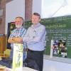 Berichteten Realschülern von der deutschen Teilung: Hans-Dieter Samel aus dem thüringischen Themar (links) und Kreisheimatpfleger Reinhold Albert.FOTO: Volker Schmid