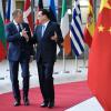 EU-Ratspräsident Donald Tusk mit dem chinesischen Premierminister Li Keqiang (rechts)