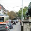 Gedrängel auf der Löwenbrücke. Wo passt da der Radfahrer noch hin?OBERMEIER