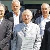 80-jähriges Bestehen: Die DJK Leutershausen ehrte verdiente Mitglieder. Im Bild (von links) Heribert Lorz, Vorsitzender Karl-Heinz Göppner, Alfred Schöckel, Ehrenmitglied Alfred Müller, Waldemar Demling und Schirmherr Hubert Büchs.