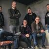 Mit vier Mitgliedern hat es angefangen, jetzt sind sie zu siebt: Die Band Blaucrowd Surfer aus Bieberehren.