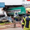 In Meiningen ist ein Lastwagen ungebremst in ein Autohaus gefahren.