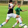 Klein, aber oho: Der Schweinfurter Lenny Calhoun (rechts) nimmt es mit dem deutlich größeren Sander Felix Beck auf. Am Ende gewann der FC 05 das U-15-Derby mit 3:1.