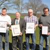 Gratulation von Bürgermeister Friedel Heckenlauer (von links) für die bei der Bezirksversammlung geehrten Züchter Peter Wörtmann aus Sylbach, Willi Habermann aus Großlangheim, Karl Georg Schmitt aus Hendungen und Martin Popp aus Sonderhofen. Rechts Bezirksvorsitzender Patrick Elting.
