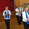 Fit bleiben im Alter: Mit Tänzen speziell für Senioren bestätigten die Mitglieder der von Monika Kees betreuten Tanzgruppe, dass auch tänzerische Bewegung körperlich und geistig frisch hält.