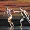 Zwischen klassischem Ballett und modernem Tanz: Die niederländische Compagnie „Introdans“ stellt sich erstmals am Theater der Stadt Schweinfurt vor.