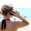 Am Urlaubsstrand verquatscht? Dank Roaming-Aufschlägen kostet solch ein Plausch mehr als daheim.