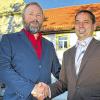 Präsidentenwechsel: Wilfried Helfrich (re.) übergibt beim Lionsclub an Roland Korpak.