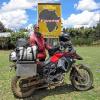 Direkt auf dem Äquator: Dieter Schneider aus Würzburg mit seinem Motorrad in Kenia.