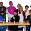(cdo)   Die Laienspielgruppe Stetten bringt unter der  Gesamtleitung von Monika Riedmann das Theaterstück „Dem Himmel sei Dank“ am ersten Dezemberwochenende zur Aufführung. Mit nicht ganz alltäglichen Methoden versucht Pfarrer Alfons Teufel in seiner Pfarrgemeinde, das dringend benötigte Geld für die Renovierung der sanierungsbedürftigen Kirche aufzutreiben. Dabei schreckt er sogar vor nächtlichen Kartenspielen im Pfarrhaus oder dem Verkauf von schwarz gebranntem Schnaps nicht zurück, heißt es in der Ankündigung. Spieltermine des Lustspiels in drei Akten von Bernd Gombold sind: Freitag, 4. Dezember, 19.30 Uhr; Samstag, 5. Dezember, 19.30 Uhr; und Sonntag, 6. Dezember, 17 Uhr, jeweils in der Mehrzweckhalle Stetten. Einlass immer eine Stunde vor Beginn. Kartenvorverkauf ab sofort bei Friseursalon Gabi Bock,  (0 93 60) 3 39. Infos unter: http://www.laienspielgruppe-stetten.de