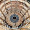 Der um die Buche gebaute Aussichtsturm: Außen herum winden sich die Lauframpen über eine Strecke von 640 Metern bis nach oben auf über 40 Meter Höhe.