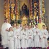 (me). Bei Gottesdiensten wurden die neuen Ministranten der Pfarreiengemeinschaft „Die Walddörfer“ eingeführt. Dabei wurden sie gefragt, ob sie bereit sind, den Dienst als  Ministranten zu tun. Danach wurde ihnen von älteren Ministranten zum ersten Mal ein Ministranten-Gewand angezogen samt. Dekan Pfarrer Andreas Krefft und Pastoralreferent Thorsten Kapperer  freuen sich sehr die neuen Ministranten. Das Bild zeigt (vorne von  links): Luisa-Marie Keidel, Janis Desch, Sophia Hofmann, Celina Bühner,  David Knüttel, Marvin Krapf (alle aus Waldberg) und (hinten von links):  Pfarrer Andreas Krefft, Laura Geißler (Schmalwasser), Hannes  Kirchner, Gina-Marie Arnold, Milena Zirkelbach (alle aus Sandberg),  Pastoralreferent Thorsten Kapperer. Es fehlt: Aaron Kirchner  (Schmalwasser).