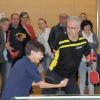 Rainer Schmidt überzeugte und berührte mit viel Daumengefühl. Zusammen mit Finn zeigte er sein Talent beim Tischtennis. Rainer Schmidt überzeugte und berührte mit viel Daumengefühl. Zusammen mit Finn zeigte er sein Talent beim Tischtennis.