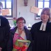 Pfarrersehepaar Daniel und Sabine Fenske verabschiedeten Kinderhausleitung Gisela Ursprung (Mitte) in den Ruhestand.