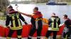 Drei Feuerwehren packten gemeinsam mit an, beim Verlegen der Ölsperre. Drei Feuerwehren packten gemeinsam mit an, beim Verlegen der Ölsperre.