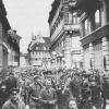 Am 9. April 1919 ziehen die Kämpfer gegen die Würzburger Räterepublik nach der Einnahme der Residenz siegestrunken durch die Stadt. Am 9. April 1919 ziehen die Kämpfer gegen die Würzburger Räterepublik nach der Einnahme der Residenz siegestrunken durch die Stadt.