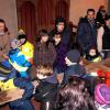 Beim Kreuzweg in der Pfarreiengemeinschaft Fährbrück haben Kommunionkinder das Holzkreuz von St. Vitus in Hilpertshausen  (im Bild) bis zur Kirche St. Albanus in Erbshausen-Sulzwiesen getragen.