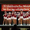 Die Juniorengarde der Narrengesellschaft Strumpfkapp Ahoi aus Lauda zeigt ihr Können bei der Süddeutschen Meisterschaft.