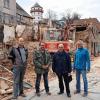 Bei der Besichtigung der Baustelle in der Bachgasse trafen sich (von links) Nico Ernst (Bömmel Bau), Michael Löhe (IB Köhl), Bürgermeister Burkard Losert und Alfred Göpfert (Bauverwaltung)