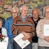 Das malerische Dörfchen Zell war der Hintergrund bei der Jubilarehrung der Kleingärtner. Von links: der Stellvertretene Bezirksvorsitzende Paul Heuler, Alfred Kurzawski, Kreisvorsitzender Frank Bauer, Helga Kirchner, Kurt Baumann, Horst Winkler, Erich Zeitler, Adolf Hartwieger, Harry Lücht und Vorsitzender Klaus Neumeister.