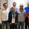 (meg)   Von einer soliden Vereinsarbeit berichteten der Vorsitzende Martin Geißler und die Abteilungsleiter bei der Jahresversammlung des FC Eibelstadt. Der Verein betreibe ein gute Jugendarbeit. Die erste und zweite Mannschaft stehen im Moment gut da, sowohl was den sportlichen Erfolg als auch die Trainingsbeteiligung angeht, heißt es in einer Pressemitteilung. Der Verein mit seinen rund 400 Mitgliedern könne zuversichtlich in die Zukunft blicken. Der neu gewählte Vorstand setzt sich wie folgt zusammen (von links): Sportleiter Roland Pawellek, Schriftführer Frank Krahl, stellvertretender Vorsitzender Roland Frick, Kassiererin Waltraud Geißler, Kassier Jörg Markert, Vorsitzender Martin Geißler, Schriftführer Ullrich Scherpf, Sportleiter Alte Herren Enrico Purle und Jugendleiter Joachim Zürn.
